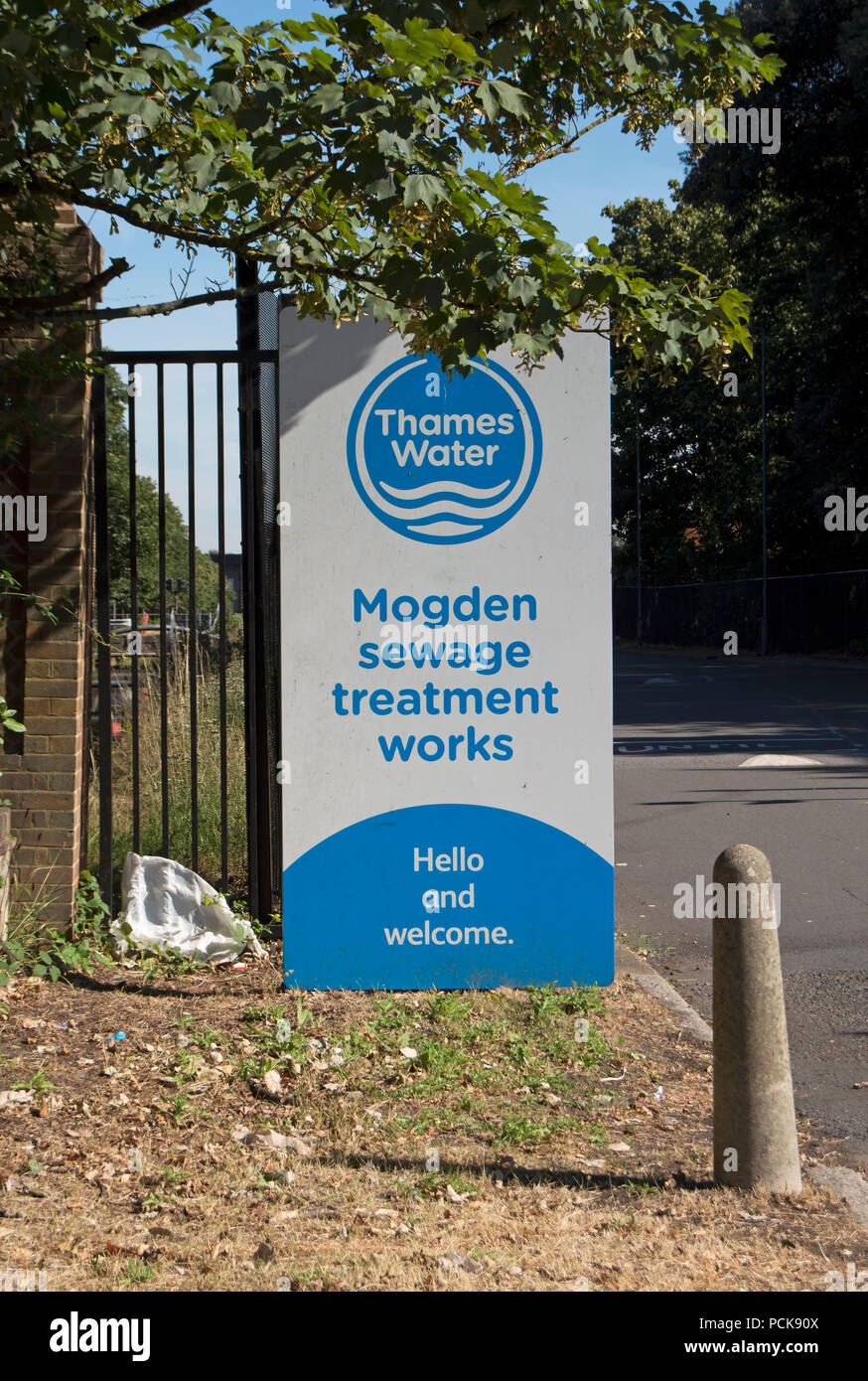 thames water entrance welcome sign at mogden sewage treatment works, isleworth, middlesex, england Stock Photo