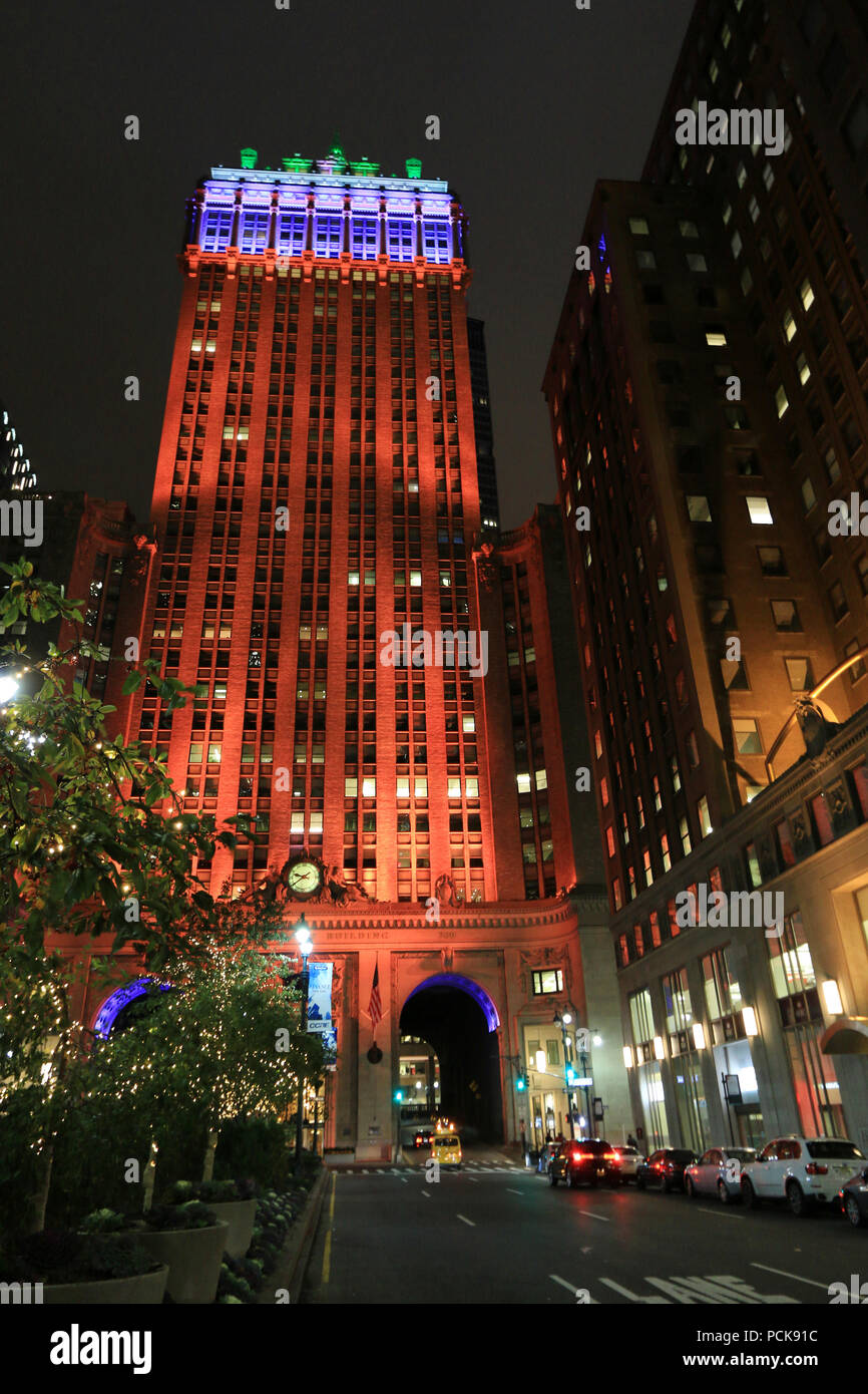 Night view of the Helmsley Building in Manhattan, New York City, NY, United States Stock Photo