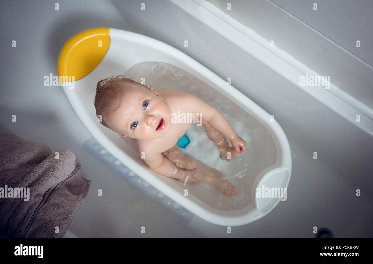 Baby girl taking bath hires stock photography and images Alamy