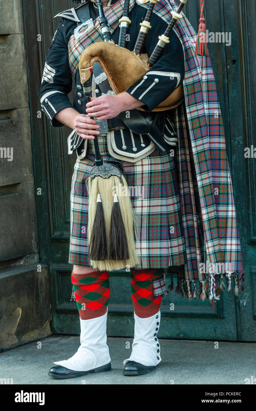 bagpipe and guitar players live performing over the Edinburgh street