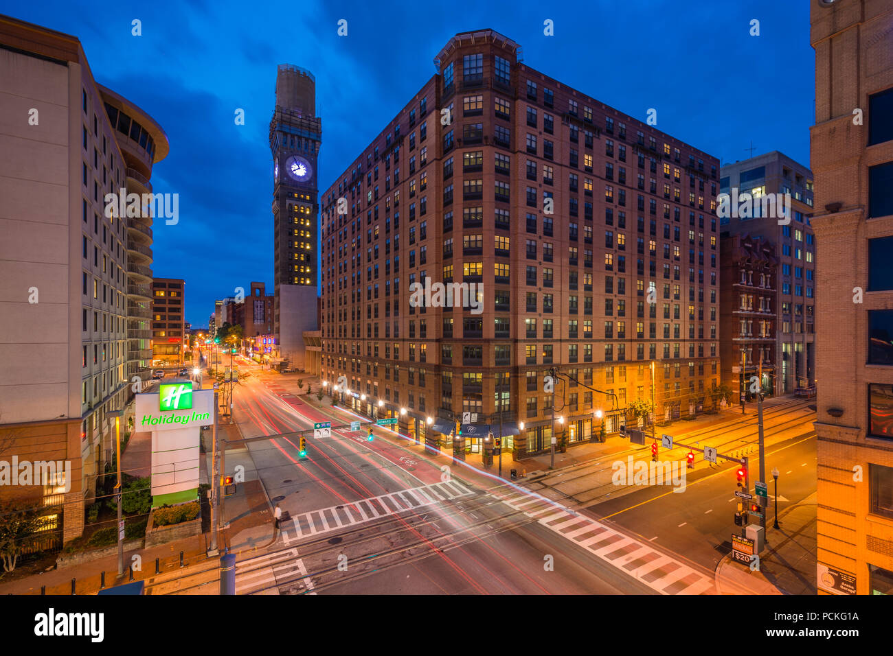 Lombard Street and the Bromo Seltzer Tower at night in downtown ...