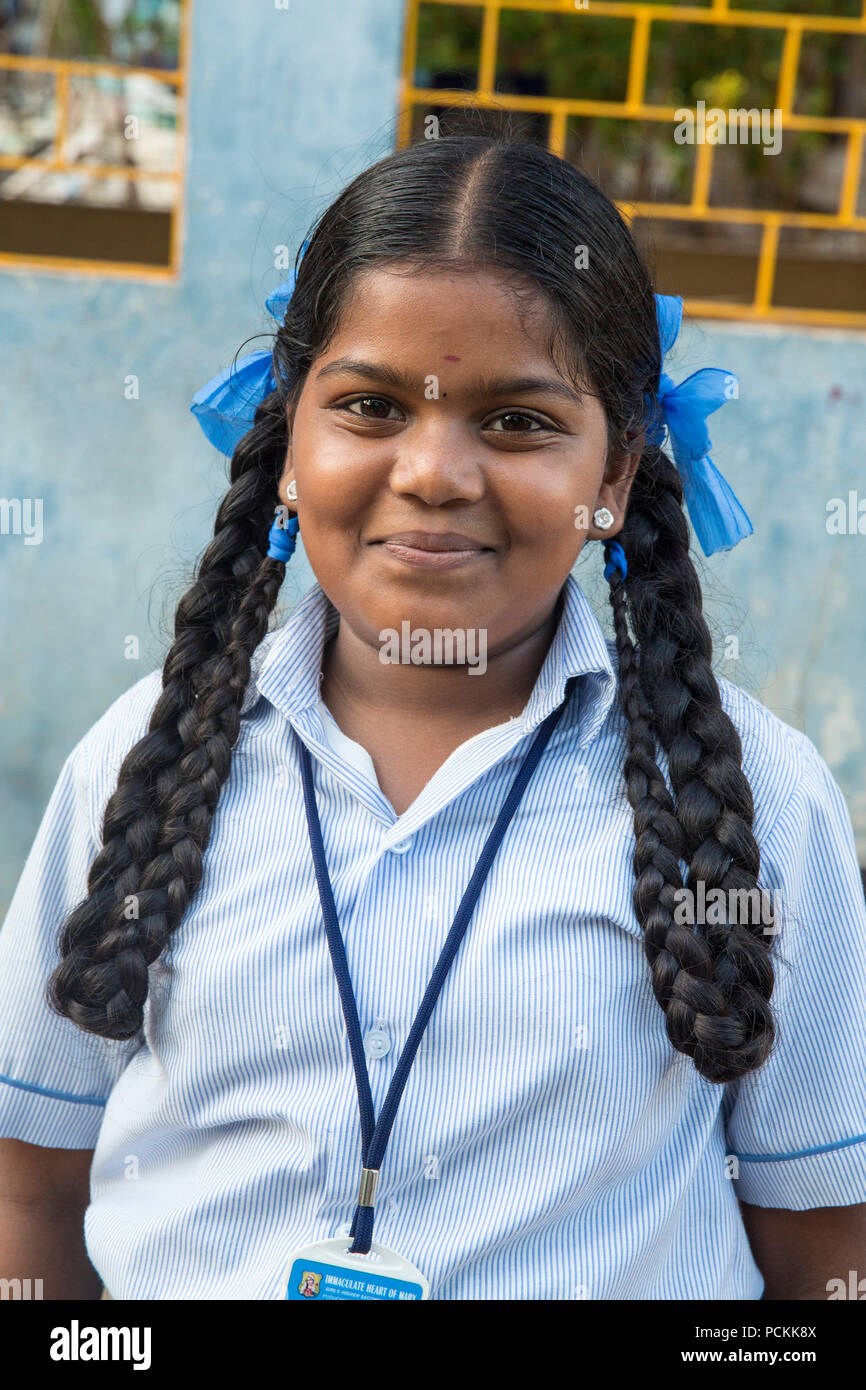 PONDICHERY, PUDUCHERRY, TAMIL NADU, INDIA - SEPTEMBER CIRCA, 2017. Portrait  of unidentified Indian poor kid child girl is smiling outdoor in the stree  Stock Photo - Alamy