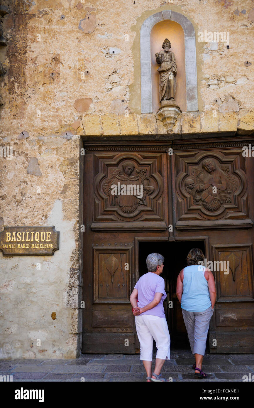 Visitors at Sainte-Madeleine basilica, Saint-Maximin la Sainte-Baume, Var, France Stock Photo