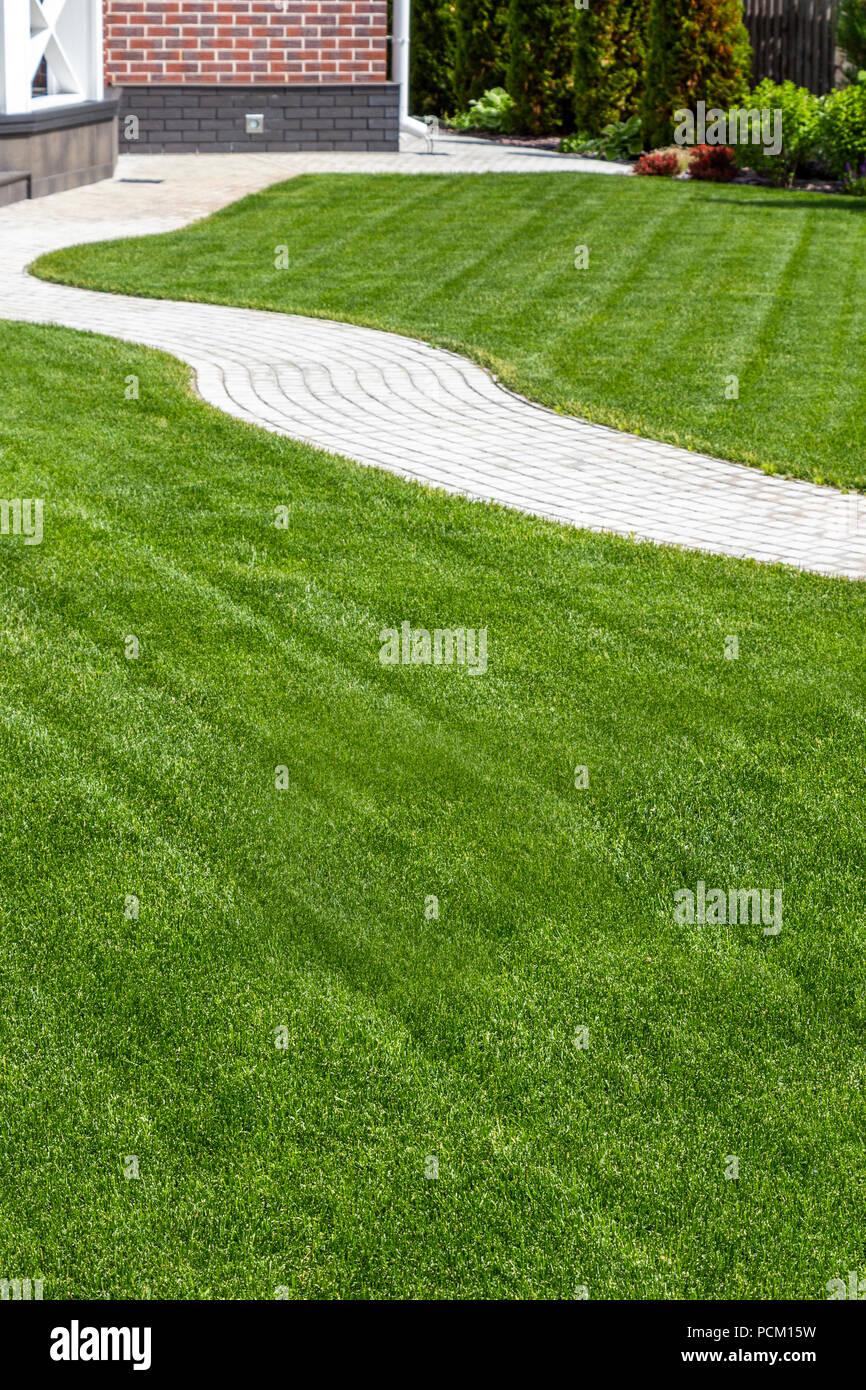 Trimmed grass border hi-res stock photography and images - Alamy