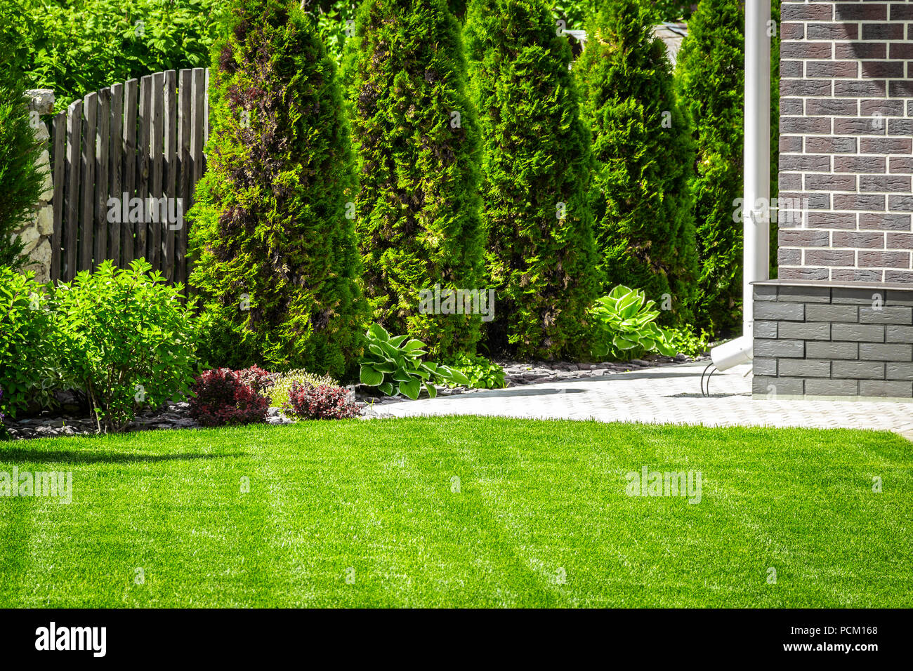 Beautiful evenly trimmed lawn hi-res stock photography and images - Alamy