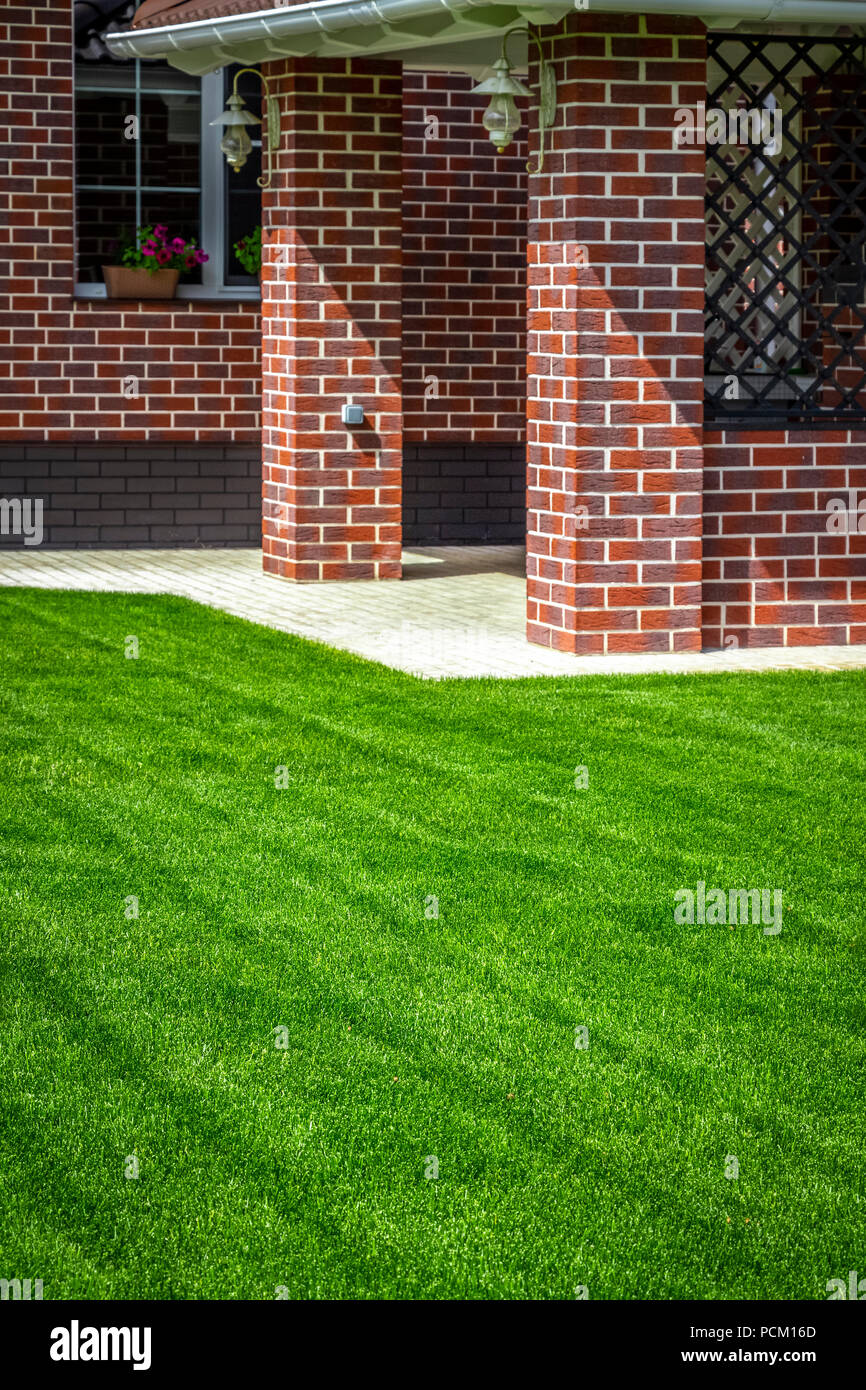 Trimmed grass border hi-res stock photography and images - Alamy
