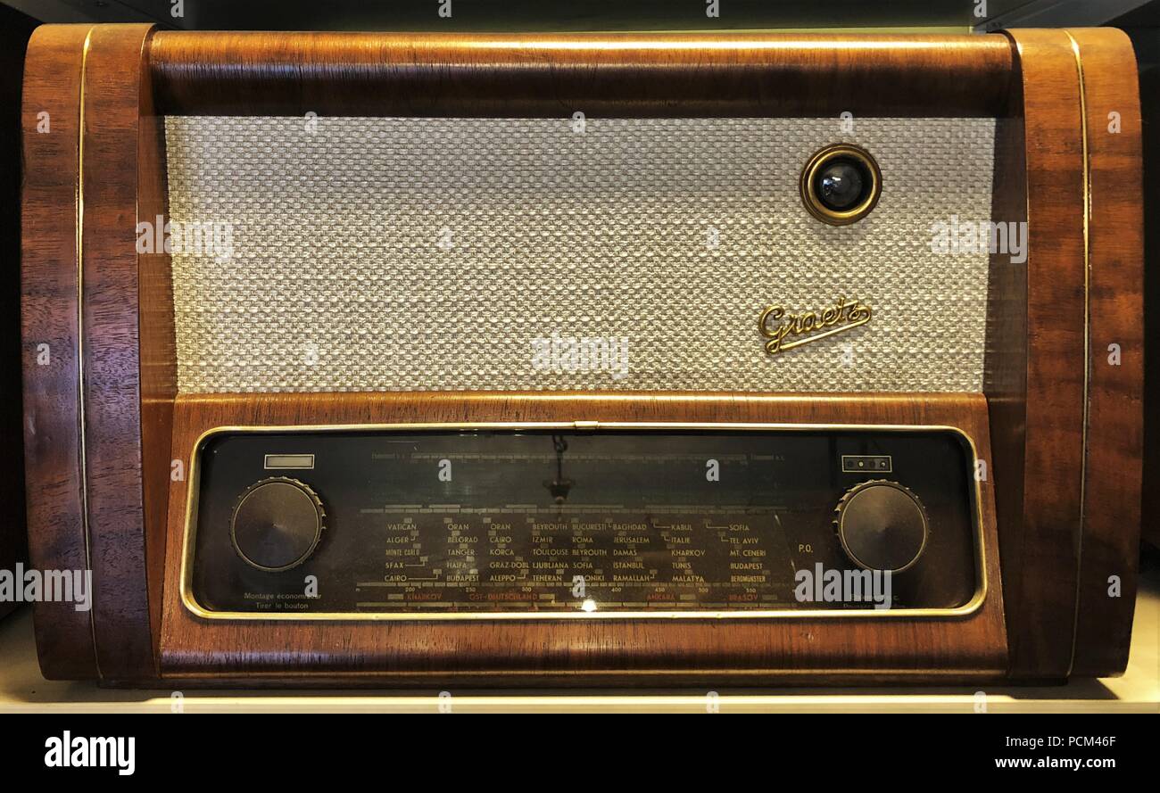 Vintage radio shop hi-res stock photography and images - Alamy