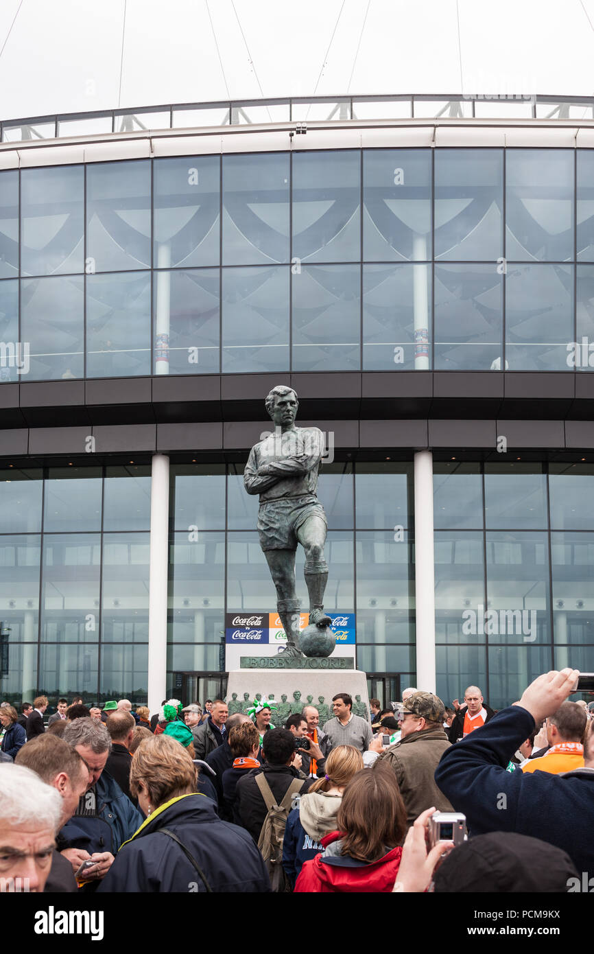 Bobby Moore,famous,West Ham United,defender,in,football,kit,ball,footballer,statue,at,Wembley,Way,Wembley Way,stadium,London,England,UK,U.K.,Europe, Stock Photo