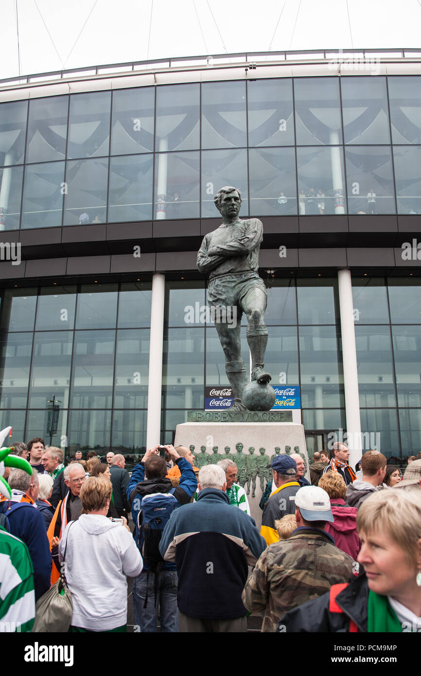 Bobby Moore,famous,West Ham United,defender,in,football,kit,ball,footballer,statue,at,Wembley,Way,Wembley Way,stadium,London,England,UK,U.K.,Europe, Stock Photo