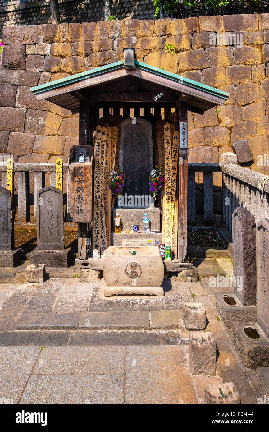 TOKYO, JAPAN - APRIL 20 2018: The grave of Oishi Kuranosuke  the leader of 47 ronin, the 47 loyal masterless samurai, one of the most popular Japanese Stock Photo