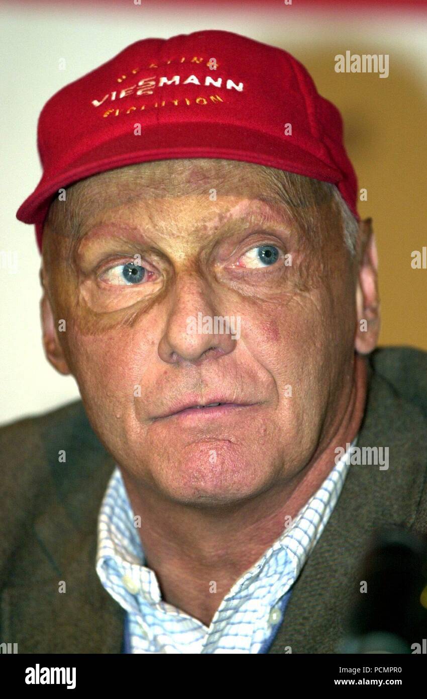 dpa) - Three times Formula 1 world champion Austrian Niki Lauda, pictured  at a press conference of a cart race in Hamburg, 3 December 2002. A week  before, Formula One racing team