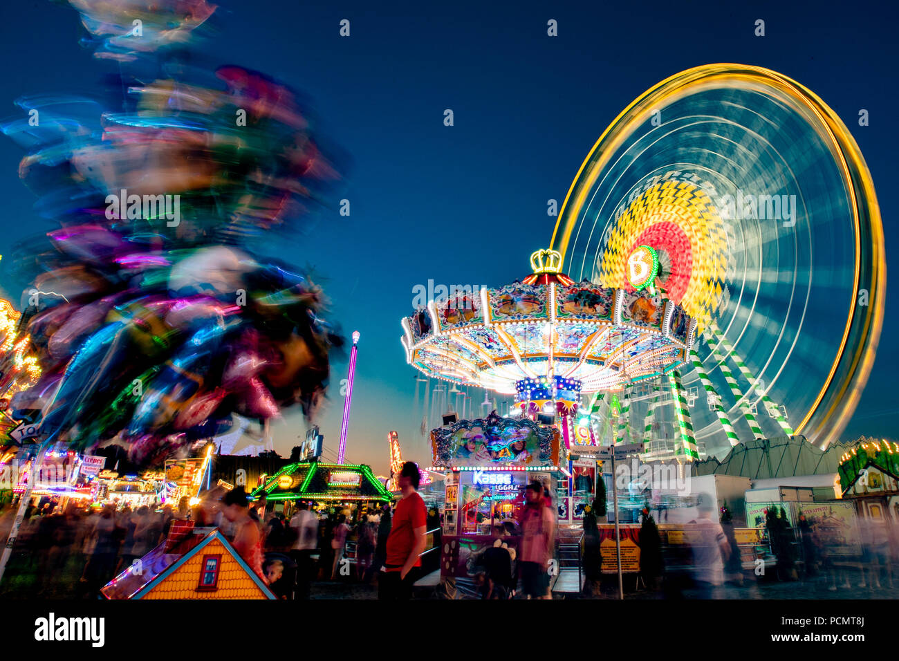 Herne, Germany. 02nd Aug, 2018. A chain carousel rotates at the Cranger ...