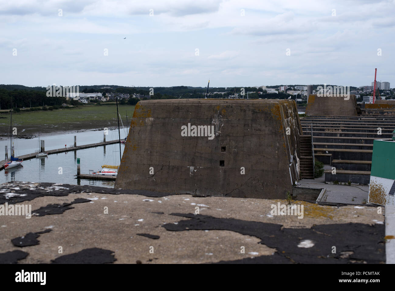 19.07.2018, France, Brittany, Lorient: The roof of the former German submarine bunker Keroman 3. The submarine bunkers in Lorient were built during the Second World War on behalf of the Wehrmacht under the direction of the organization Todt (OT). Photo: Ralf Hirschberger / dpa | usage worldwide Stock Photo