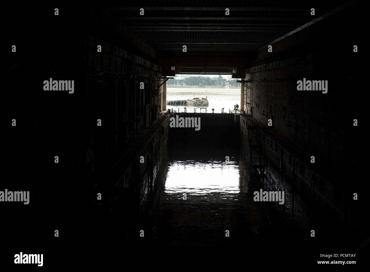 19.07.2018, France, Brittany, Lorient: A dock in the former German submarine bunker Keroman 3. The submarine bunkers in Lorient were built during the Second World War on behalf of the Wehrmacht under the direction of the organization Todt (OT). Photo: Ralf Hirschberger / dpa | usage worldwide Stock Photo