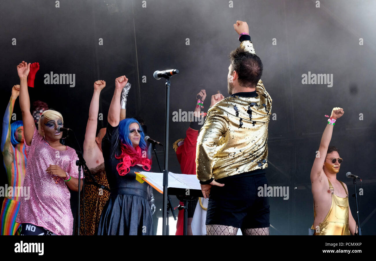Dorset, UK. 3rd August 2018. Bestival Festival Day 1 -  August 3rd 2018. London Contemporary Voices performing on stage, Lulworth, Dorset, UK Credit: Dawn Fletcher-Park/Alamy Live News Stock Photo