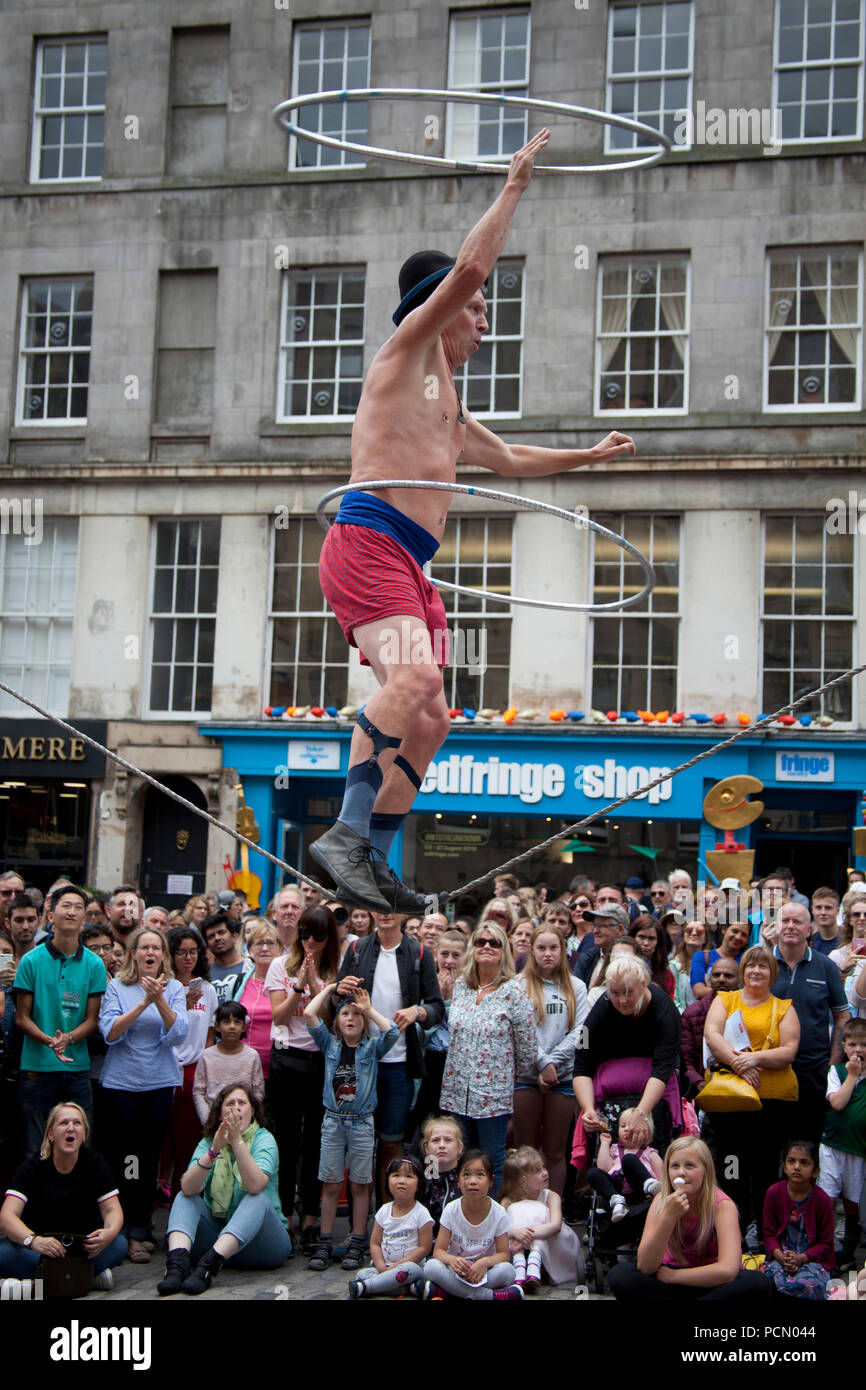 Opening day of 2018 Edinburgh Fringe Festival, Scotland UK, 3 Aug.2018. Big audiences for the street performers on the city's Royal Mile  for the first day of the 2018 Edinburgh Fringe Festival. Stock Photo