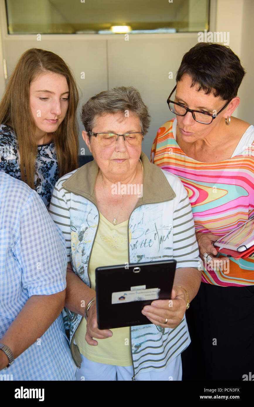 Schwalbach, Germany. 02nd Aug, 2018. Participants in the 'Virtual Multi-Generational House' project hold tablets in their hands. In this project, people learn how to use tablets so that they can network with each other across generations. (on dpa lrs-Korr: 'Virtual project networks generations in Saarland' of 04.08.2018) Credit: Oliver Dietze/dpa/Alamy Live News Stock Photo