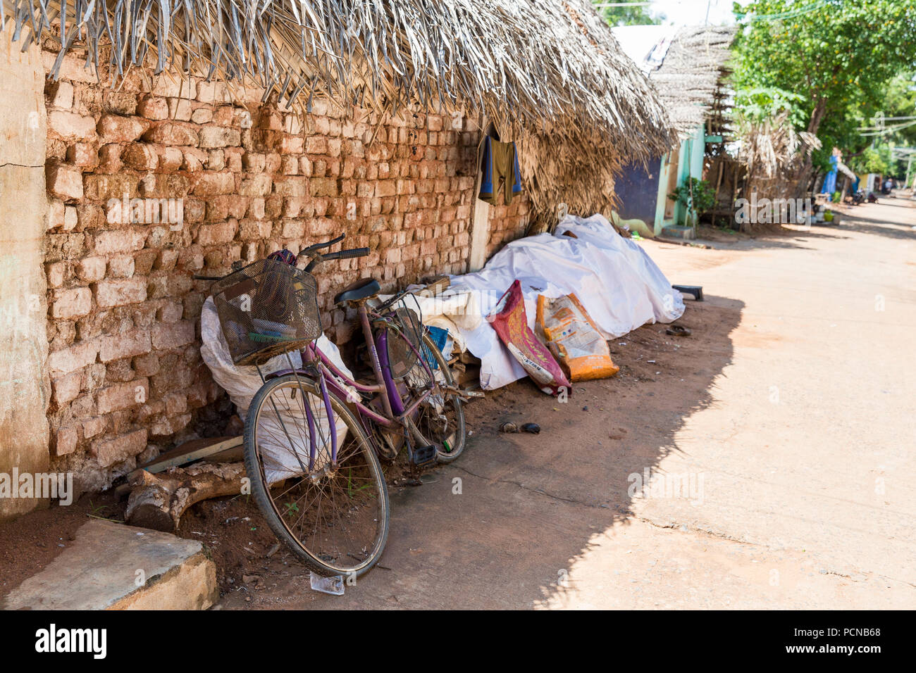 Rural family india tamil nadu house hi-res stock photography and images ...