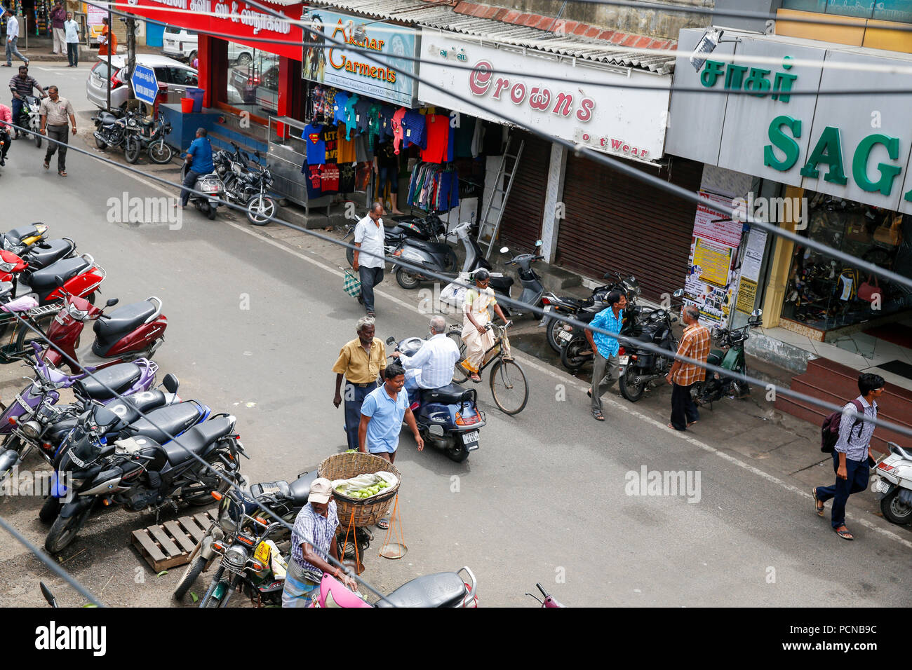 Rural family india tamil nadu house hi-res stock photography and images ...