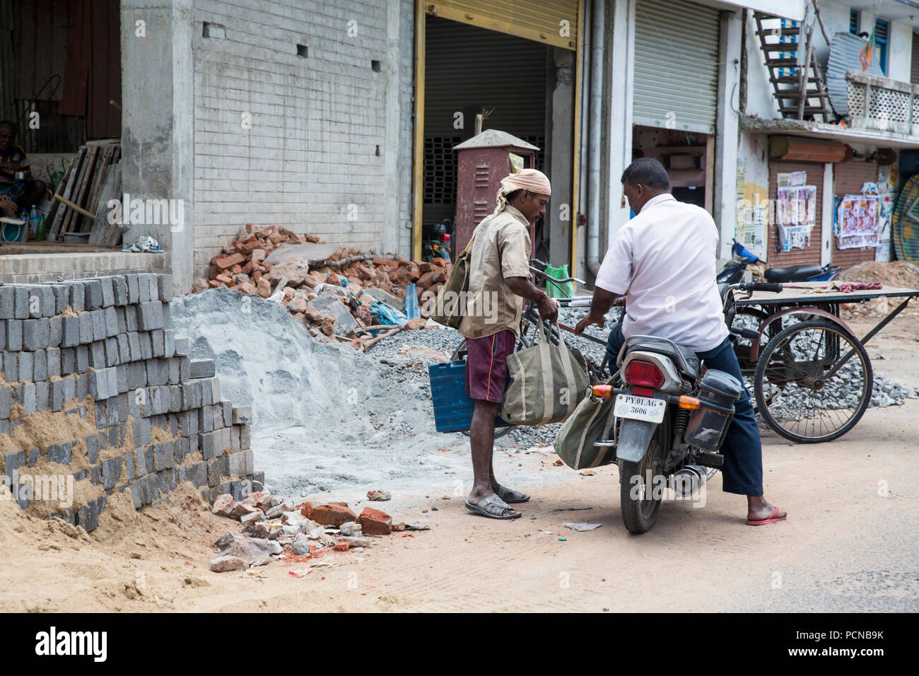 Rural family india tamil nadu house hi-res stock photography and images ...