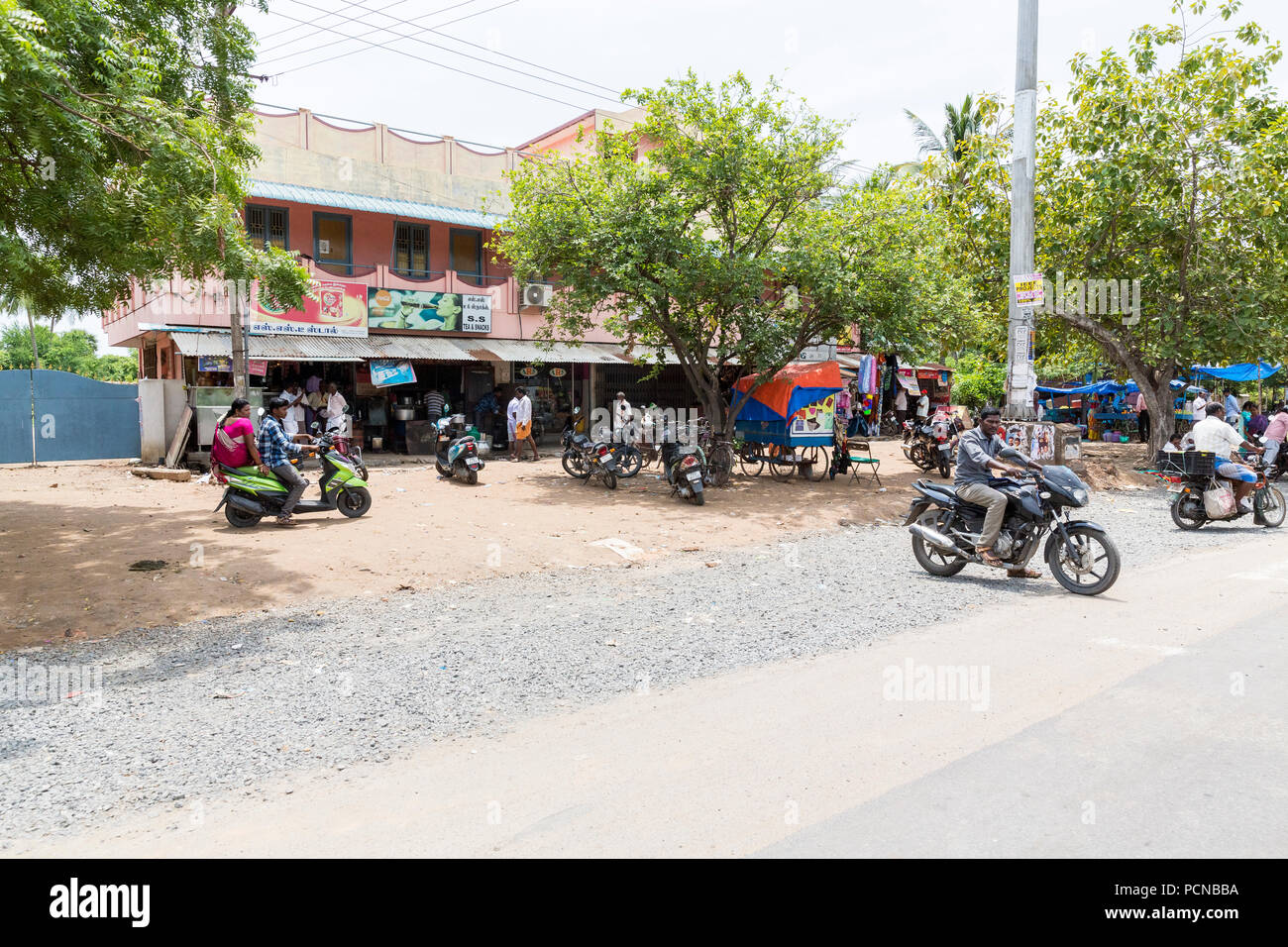 Rural family india tamil nadu house hi-res stock photography and images ...