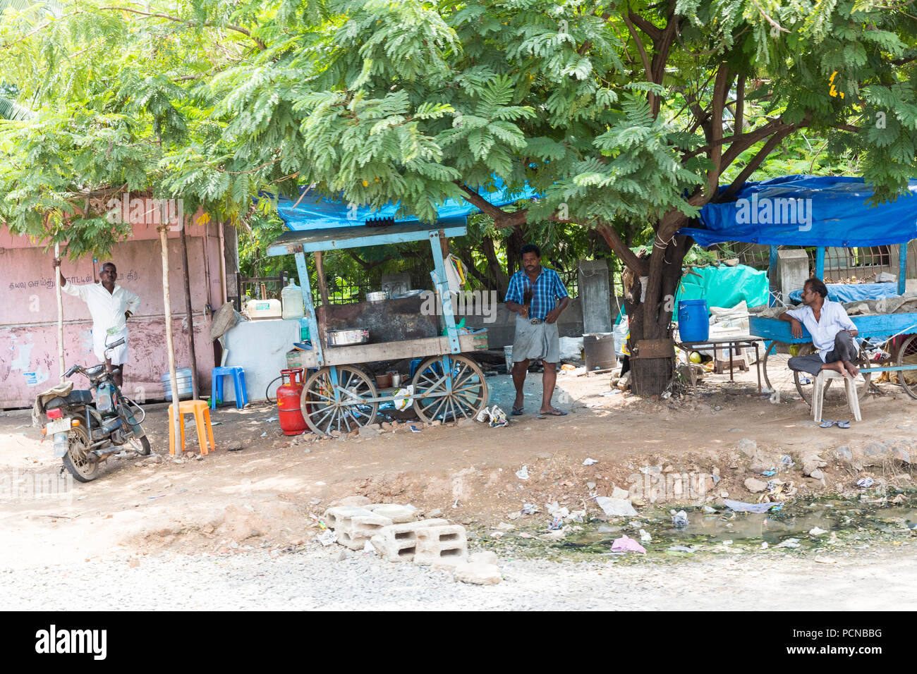 Rural family india tamil nadu house hi-res stock photography and images ...