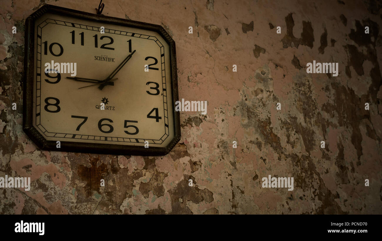 A clock in a restaurant in Ahmedabad Stock Photo Alamy