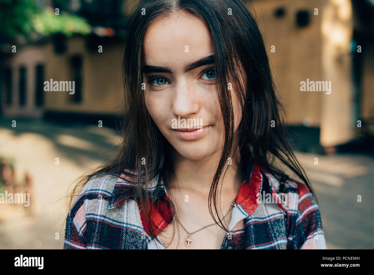 Dark skin teen girl hi-res stock photography and images - Alamy