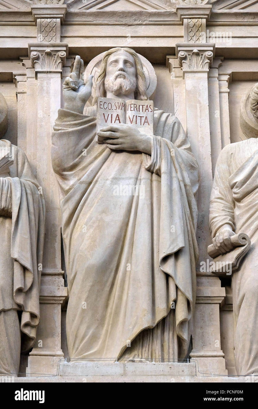 Statue jesus christ in church hi-res stock photography and images - Alamy