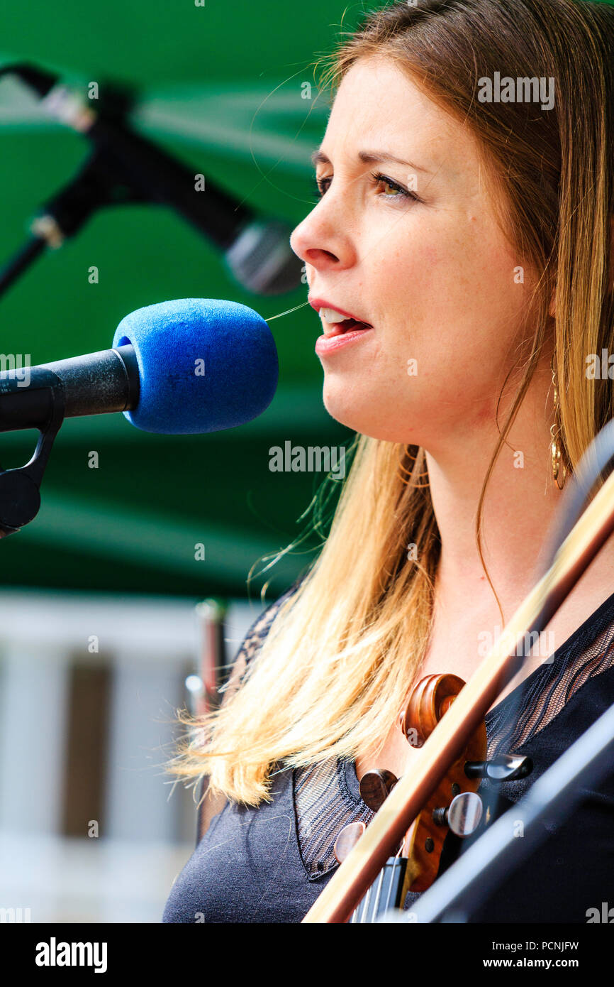 Singer with long blonde hair hi-res stock photography and images - Alamy
