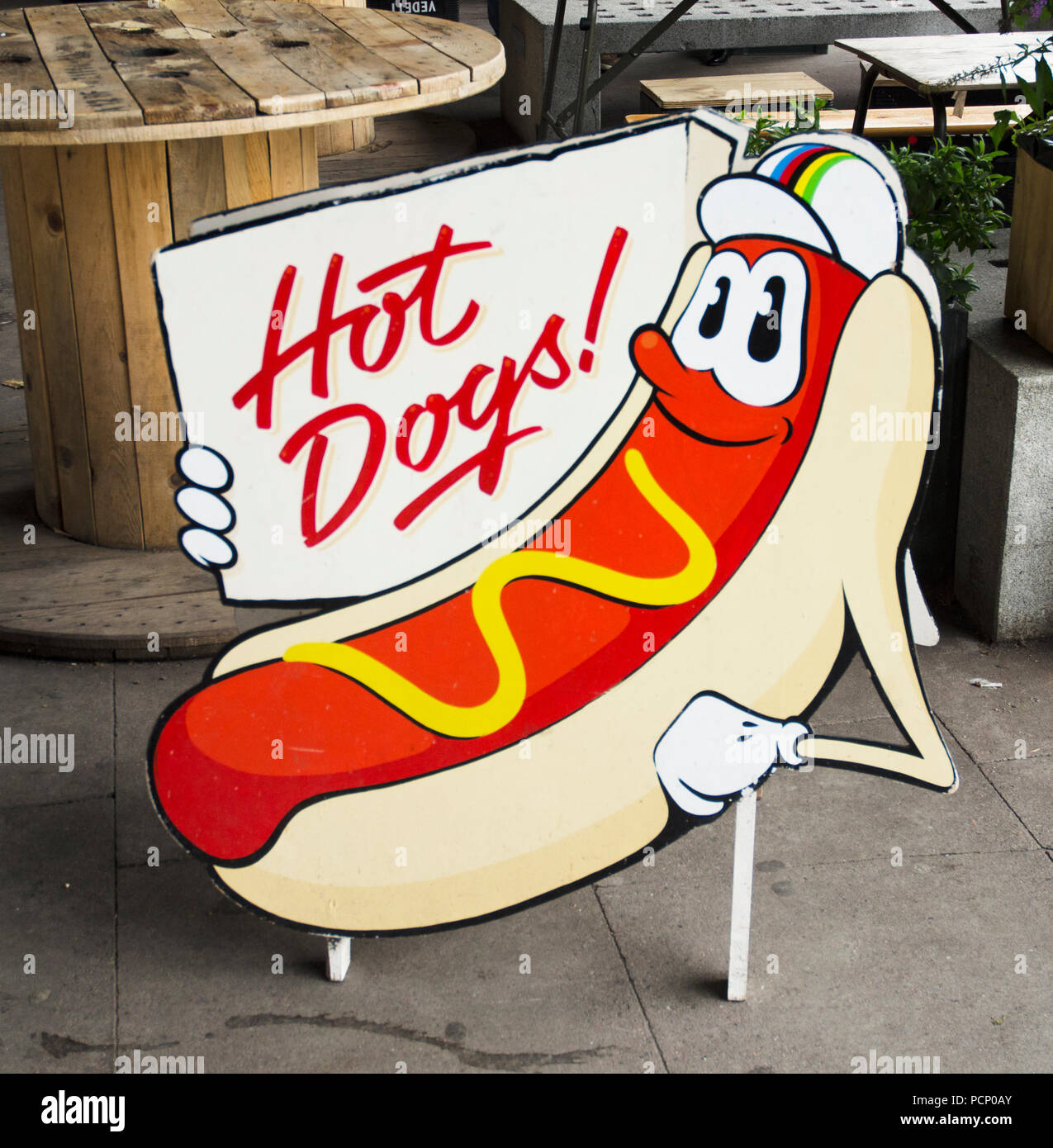 Hot dog sign hi-res stock photography and images - Alamy