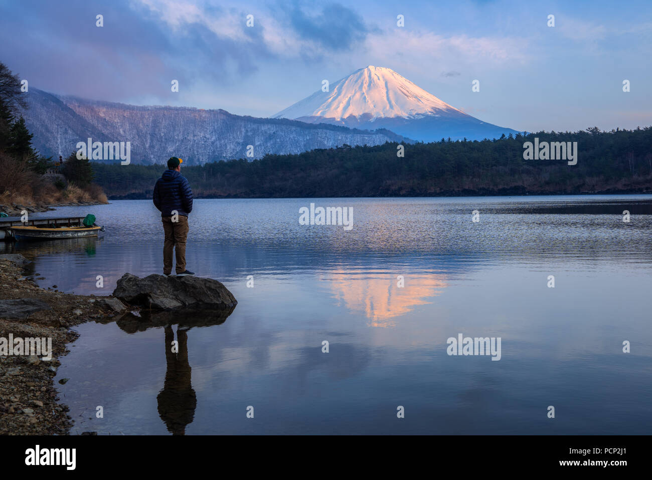 Enjoying a view of Mt Fuji from Lake Saiko - Yamanashi Prefecture Stock Photo