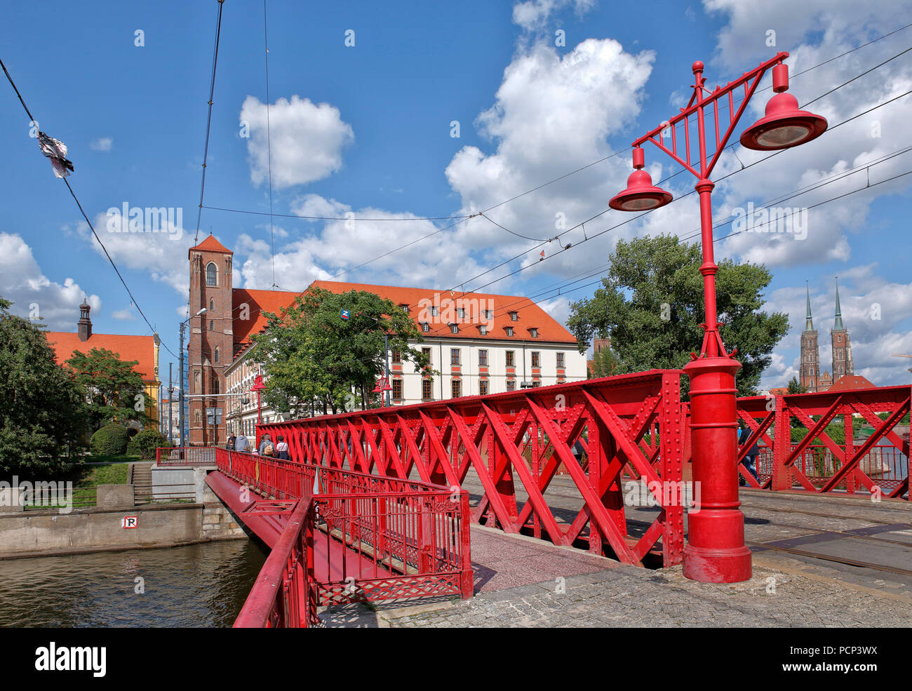 red sand bridge (sandbruecke) from the old town of Wroclaw over to sand island (sandinsel). wroclaw, breslau, lower silesia, poland, europe Stock Photo