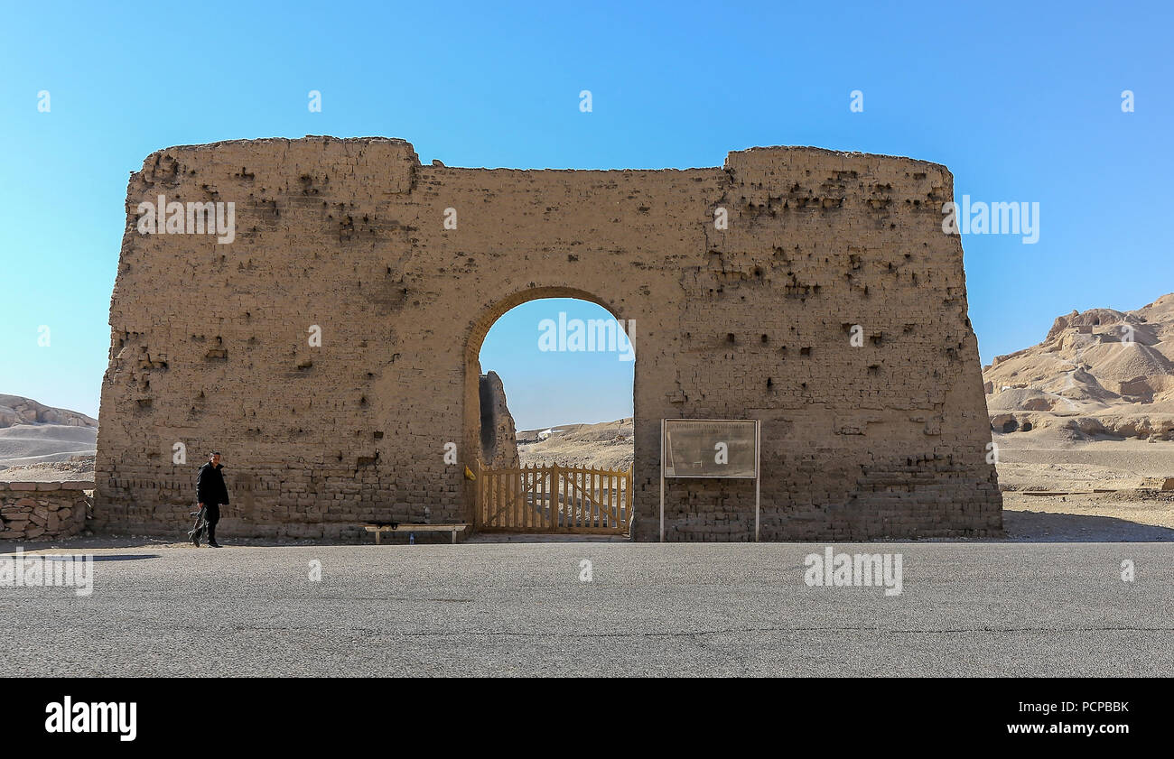 A guard armed with a machine gun at The Theban Tomb, TT34, burial place