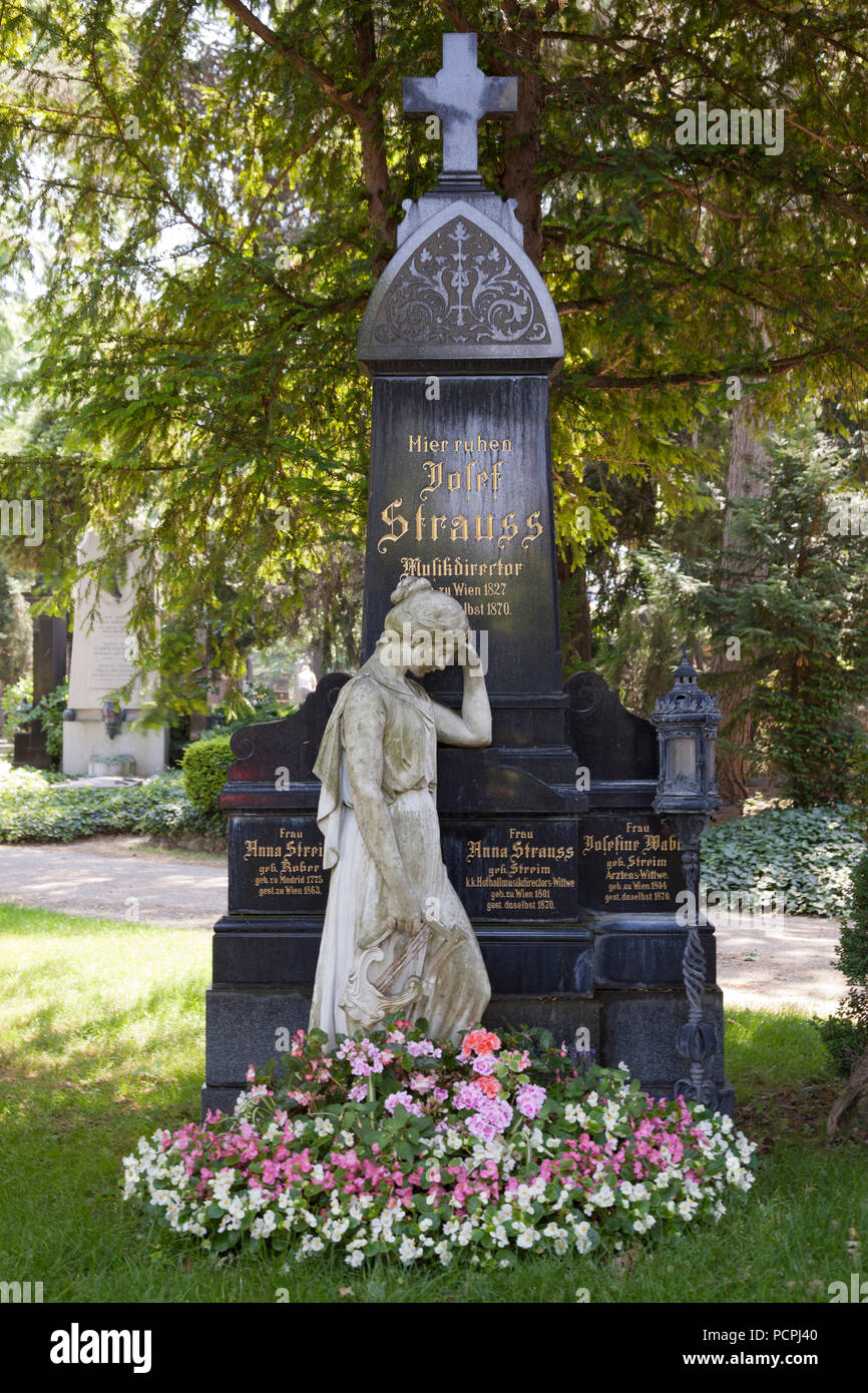 Grabmal von Josef Strauss, Musiker und Architekt 1827-1870 Stock Photo