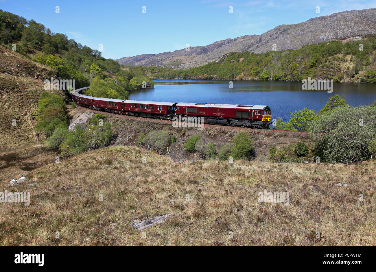 66746 passes Loch Dubh as it heads back to Fort William with the Royal Scotsman. Stock Photo