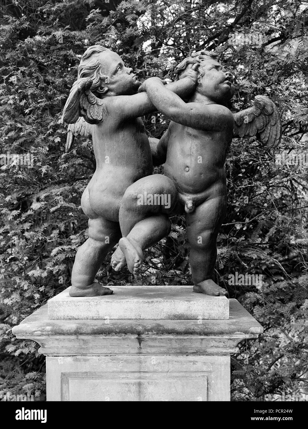 'Cherubs - the Quarrel', statue in the gardens of Melbourne Hall, Derbyshire, 1954. Artist: GB Mason. Stock Photo