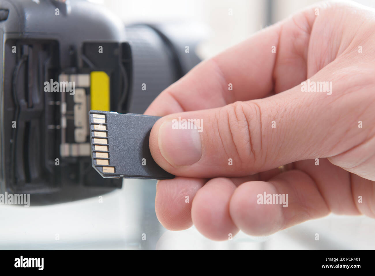 Dslr hand hi-res stock photography and images - Alamy