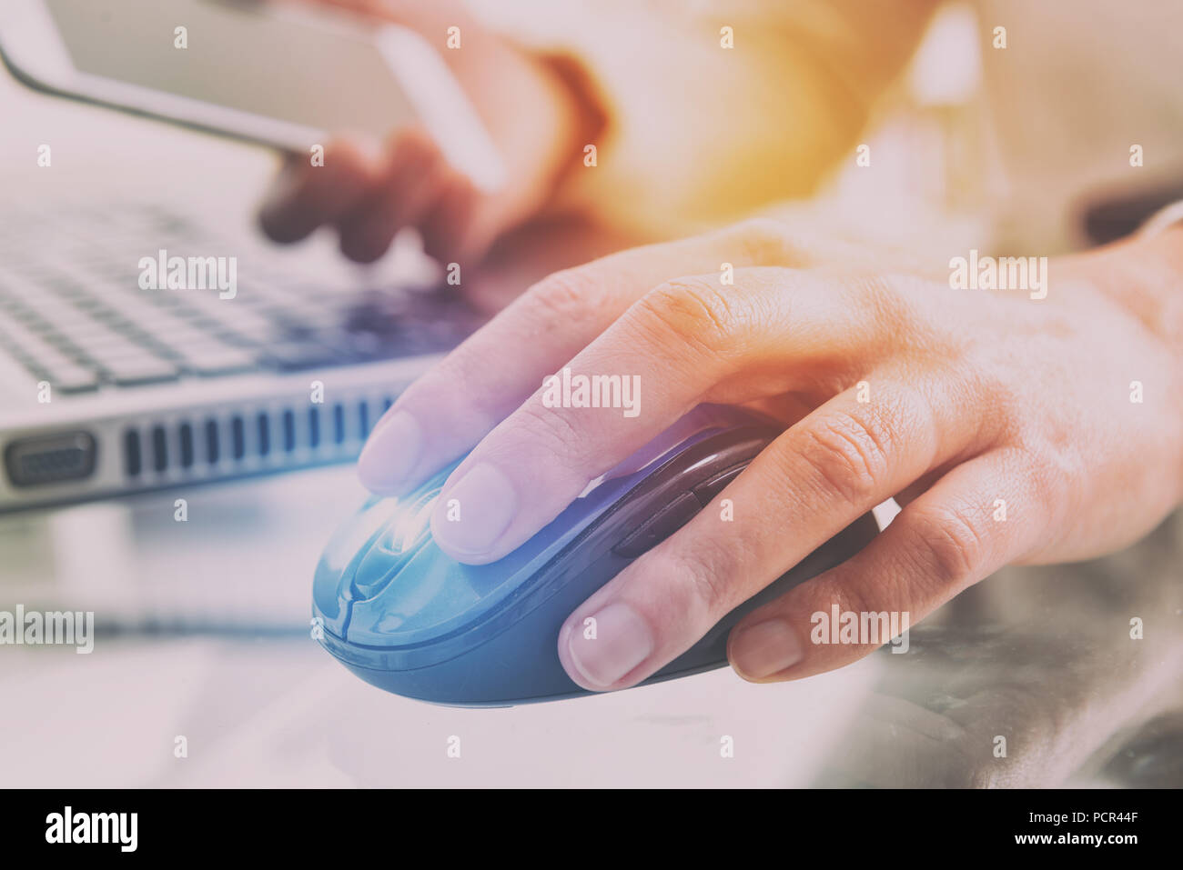 Hand holding wireless mouse hi-res stock photography and images - Alamy