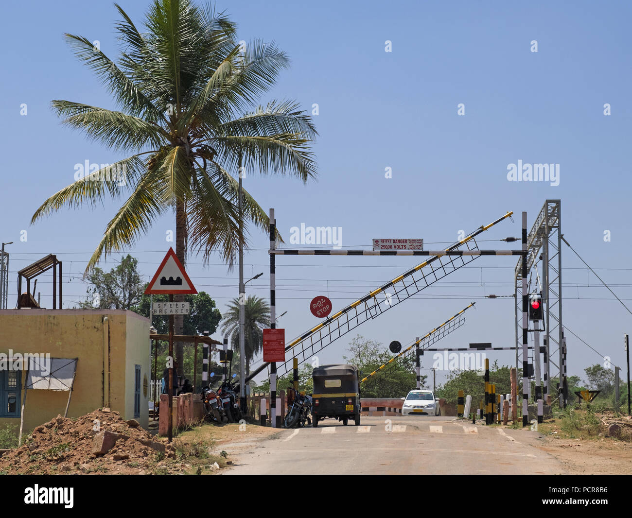 Indian Railway Crossing Stock Photos & Indian Railway Crossing Stock