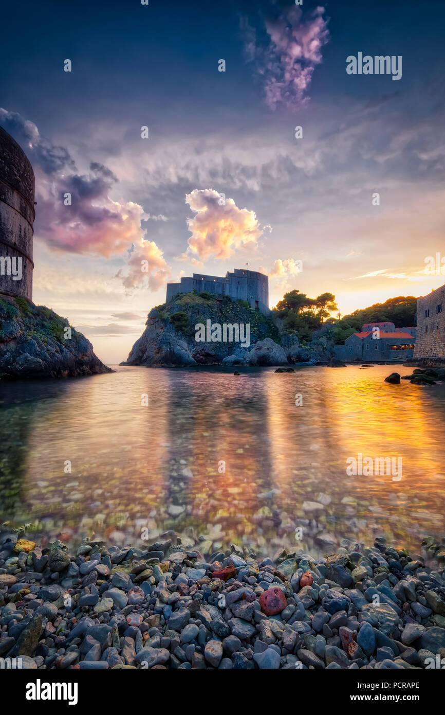 Sunset view at the Tvrđava Lovrijenac, as seen from the beach at the west harbour of Dubrovnik. Part of Fort Bokar is visible in the frame on the left Stock Photo