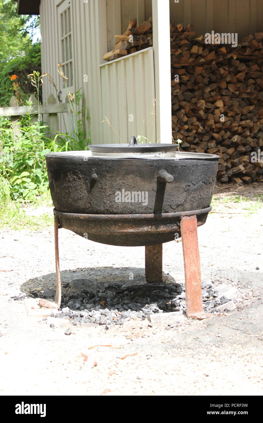 Huge metal cooking pot hi-res stock photography and images - Alamy