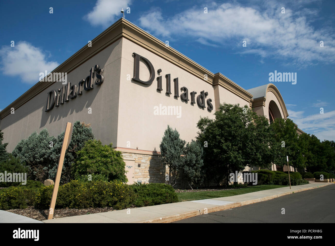 Dillards Store High Resolution Stock Photography and Images Alamy