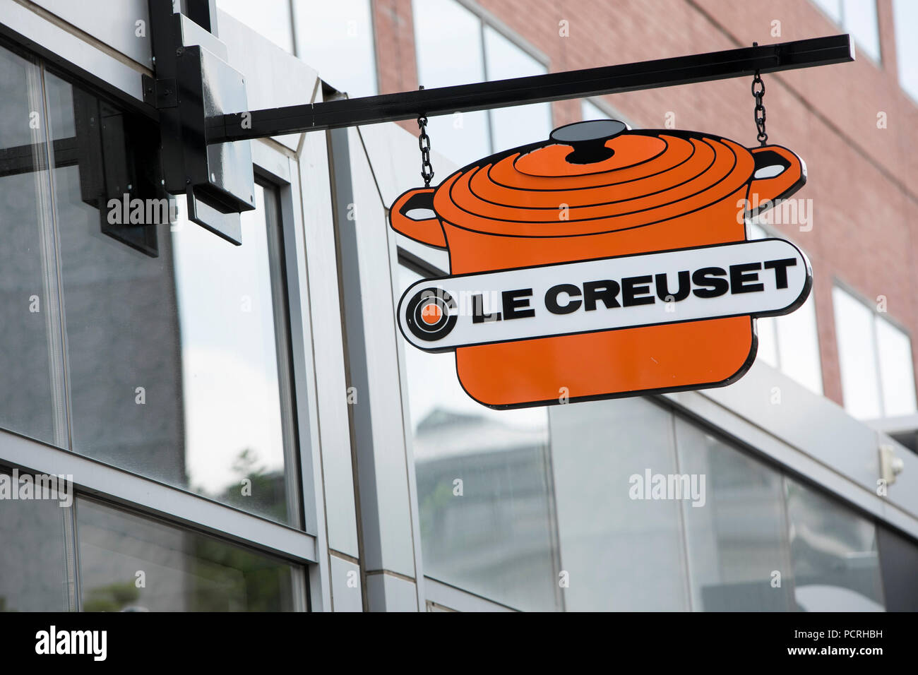 https://c8.alamy.com/comp/PCRHBH/a-logo-sign-outside-of-a-le-creuset-retail-store-location-in-denver-colorado-on-july-23-2018-PCRHBH.jpg