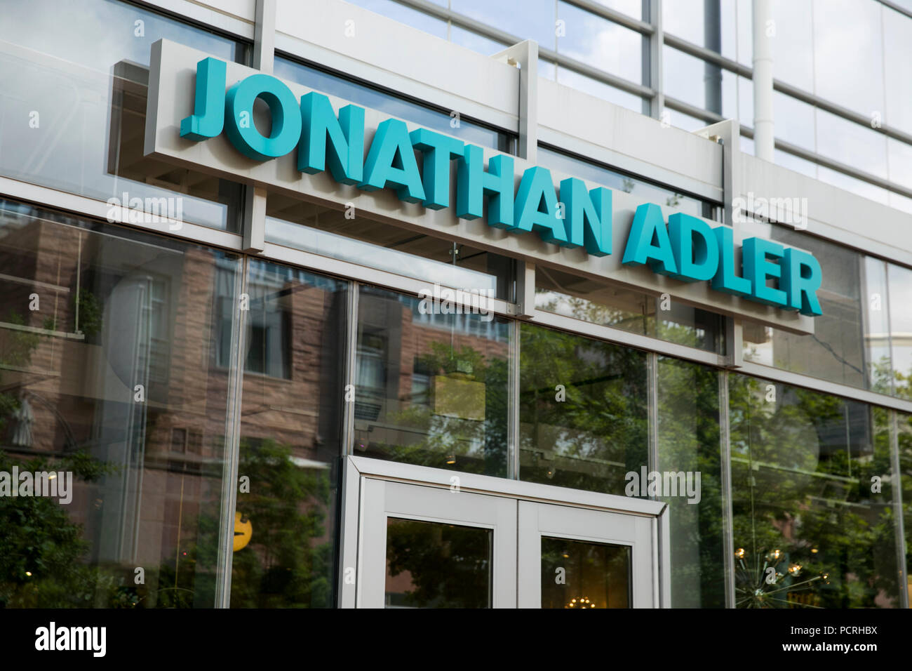 Jonathan adler hires stock photography and images Alamy