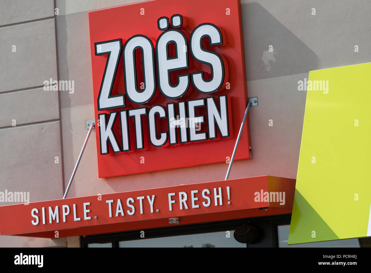 A logo sign outside of a Zoës Kitchen fast casual restaurant in Broomfield, Colorado, on July 23, 2018. Stock Photo