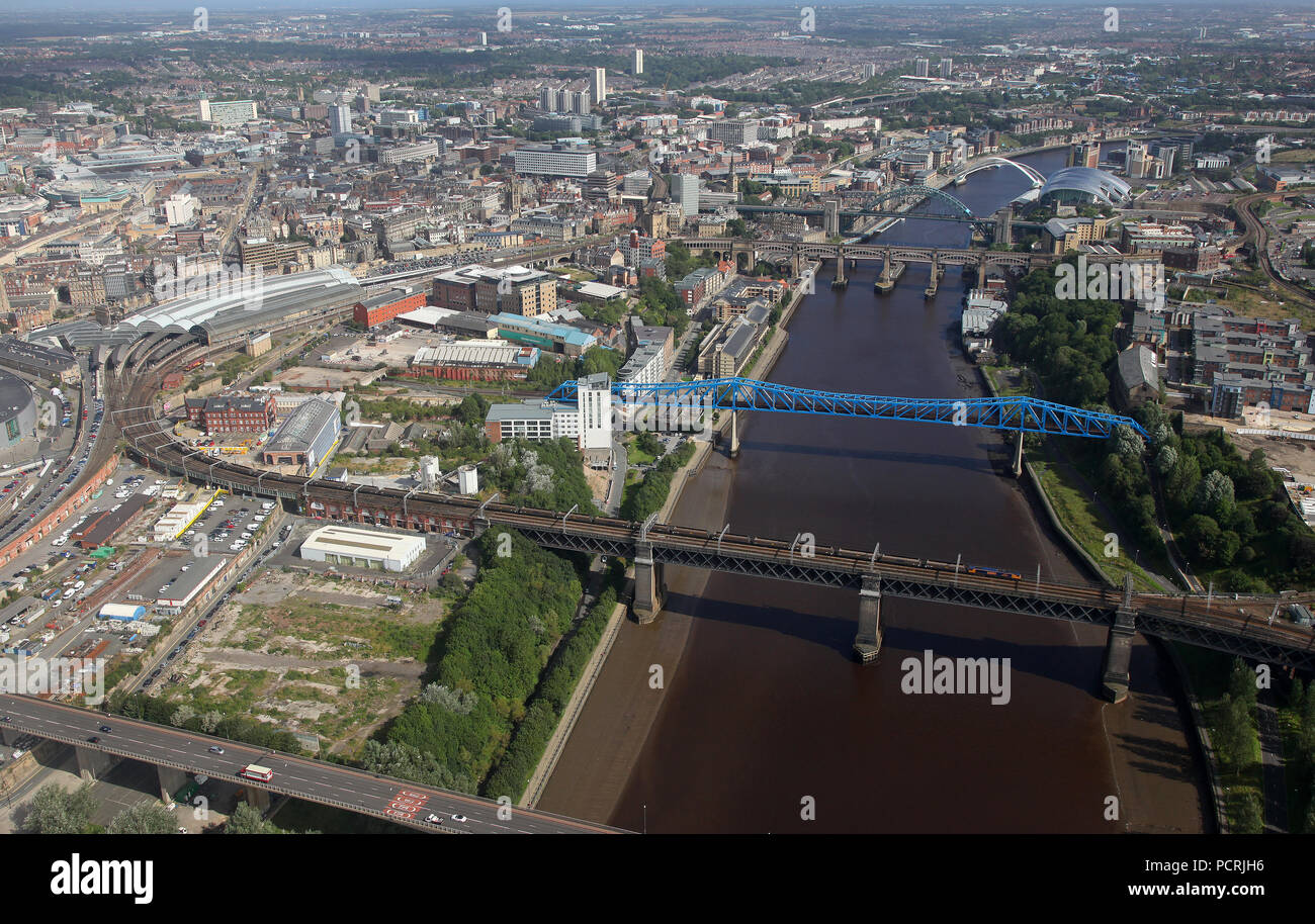 Newcastle Station and the River Tyne from the air as GBRF 66702 heads a coal train for Tyne Dock on 4.9.12. Stock Photo