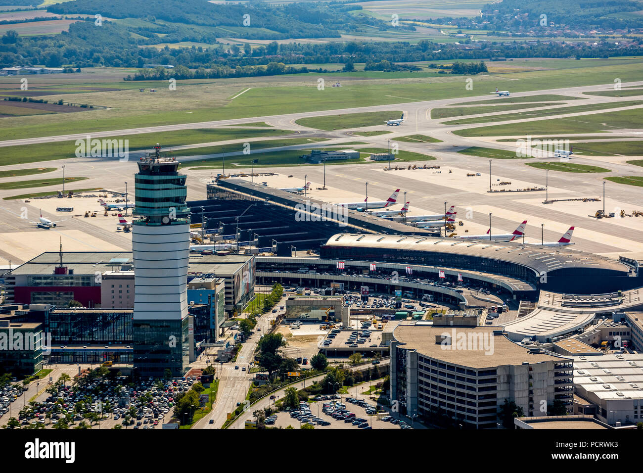 Vienna schwechat airport hi-res stock photography and images - Alamy