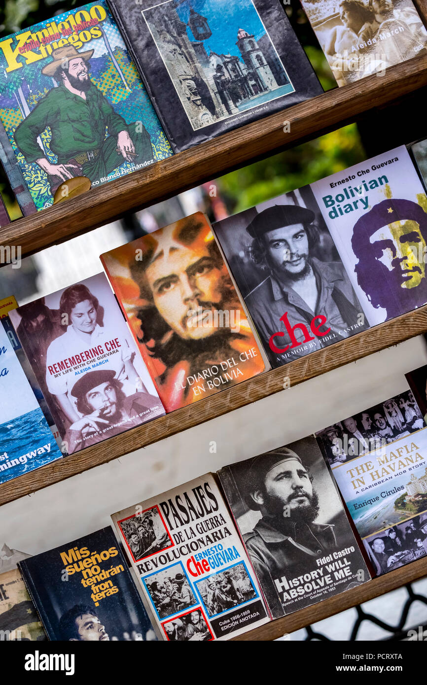 Antique shop, used books about Ernesto Che Guevara and Fidel Castro at the flea market in the streets of Old Havana, La Habana, Cuba, Caribbean, Central America, La Habana, Cuba Stock Photo