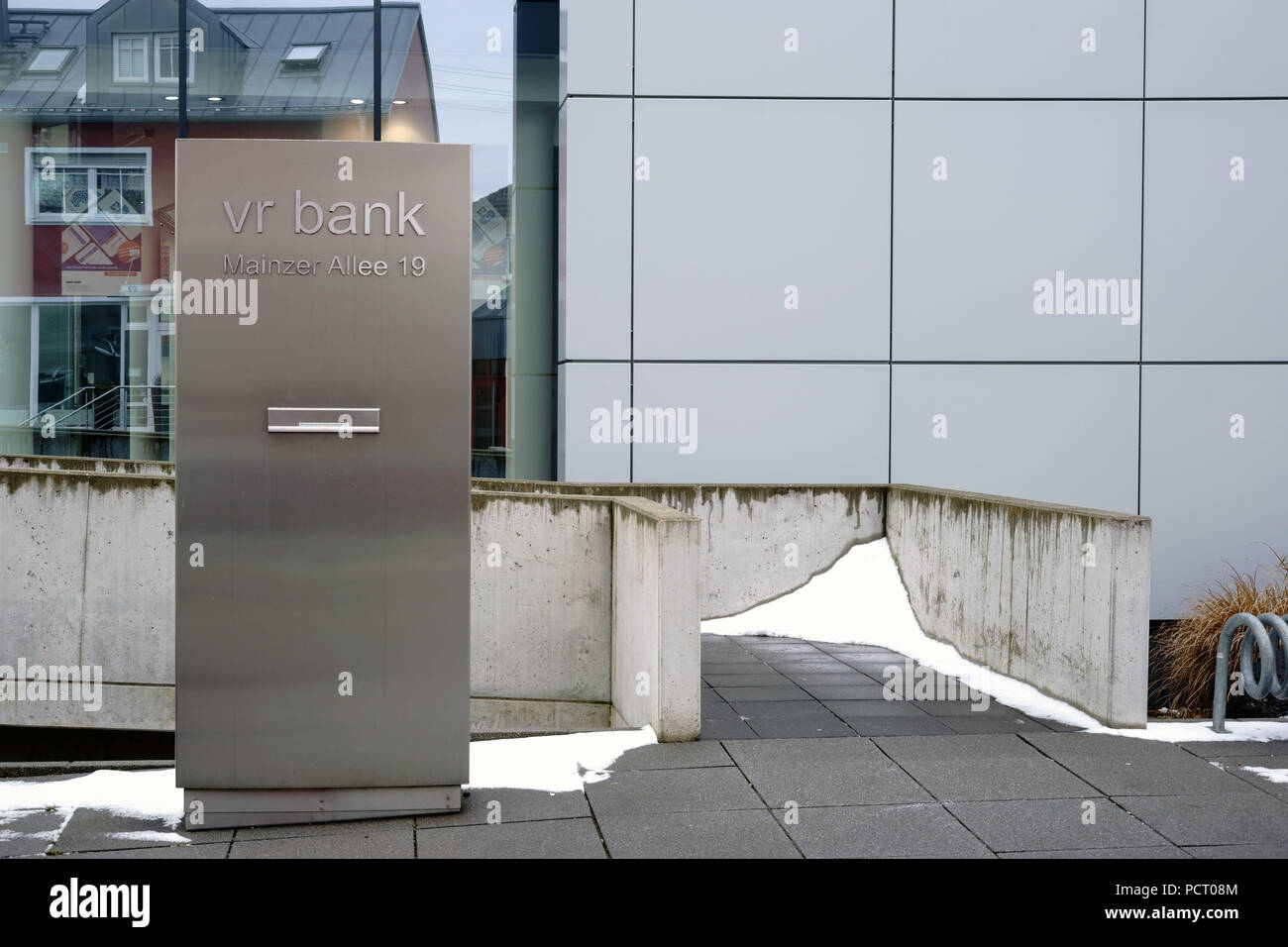 Vr bank hi-res photography and images Alamy